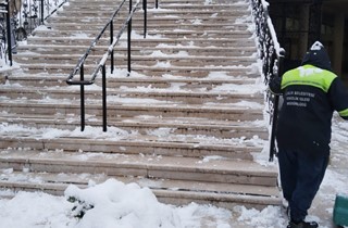 Gemlik’te Kar Yağışı Sonrası Tuzlama Çalışmaları Gerçekleştirildi
